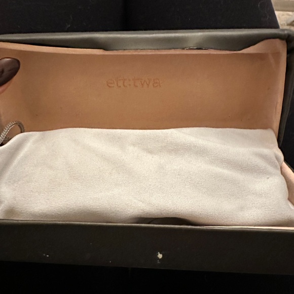 Urban Outfitters ett:twa Black Floral Cat Eye Sunglasses - Picture 8 of 8